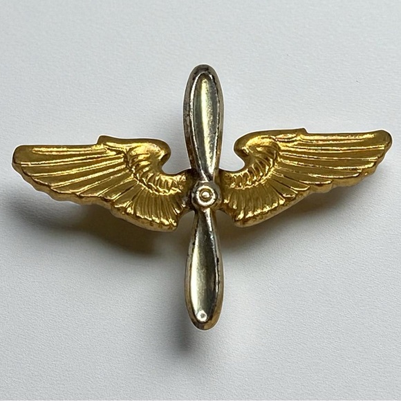 Vintage WWII U.S. Army Air Corps Pilot Prop & Wings Collar Insignia Pin - Picture 1 of 6
